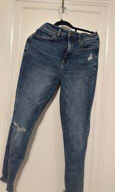 American Eagle Highest Rise Distressed Mom Jeans with Raw Hem Size 4